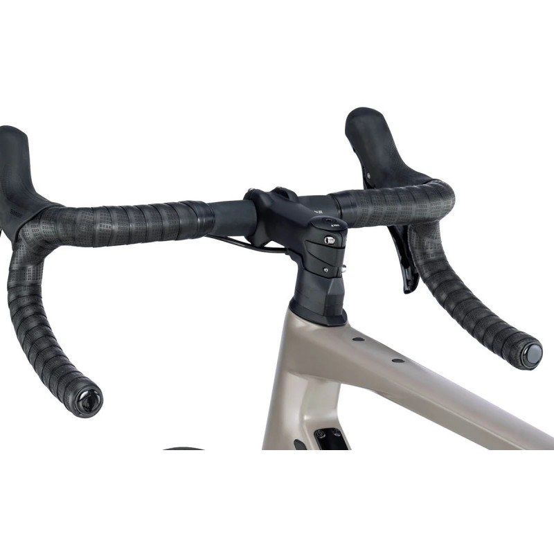 VELO DE ROUTE EN CARBONE BMC ROADMACHINE THREE SHIMANO 105 FREINS A DISQUE HYDRAULIQUES