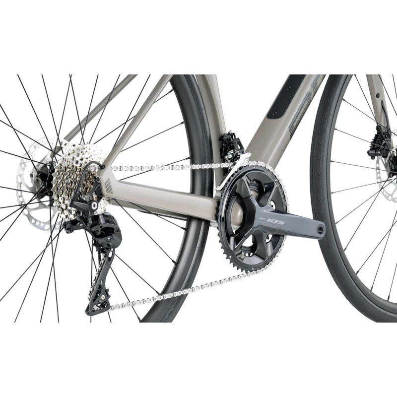 VELO DE ROUTE EN CARBONE BMC ROADMACHINE THREE SHIMANO 105 FREINS A DISQUE HYDRAULIQUES
