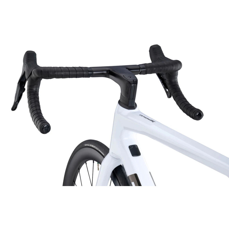 VELO ROUTE EN CARBONE BMC TEAMMACHINE SLR ONE SRAM FORCE FREINS A DISQUE HYDRAULIQUE