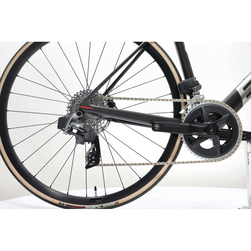 VELO ROUTE CARBONE BMC TEAMMACHINE SLR FOUR  SRAM AXS  FREINS A DISQUES