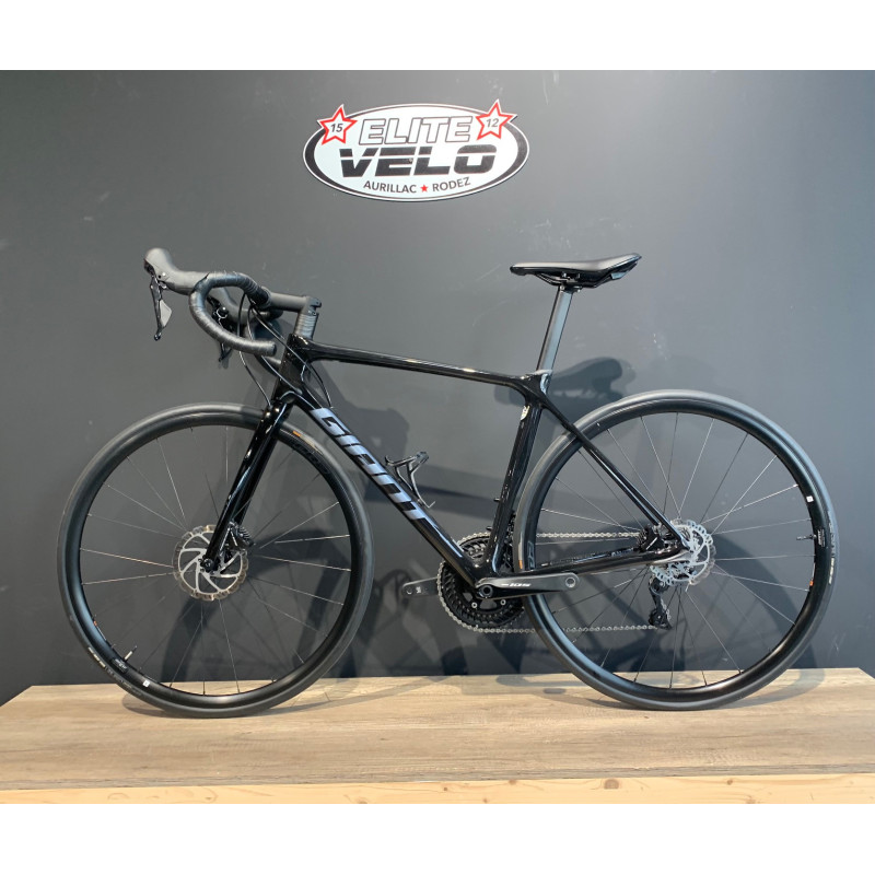 VELO DE ROUTE LEGER CARBONE GIANT TCR FREINS A DISQUE HYDRAULIQUE
